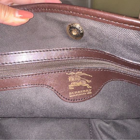 Burberry Haymarket Check tote in brown witb bhrberry box and burberry dust bag - Picture 11 of 14